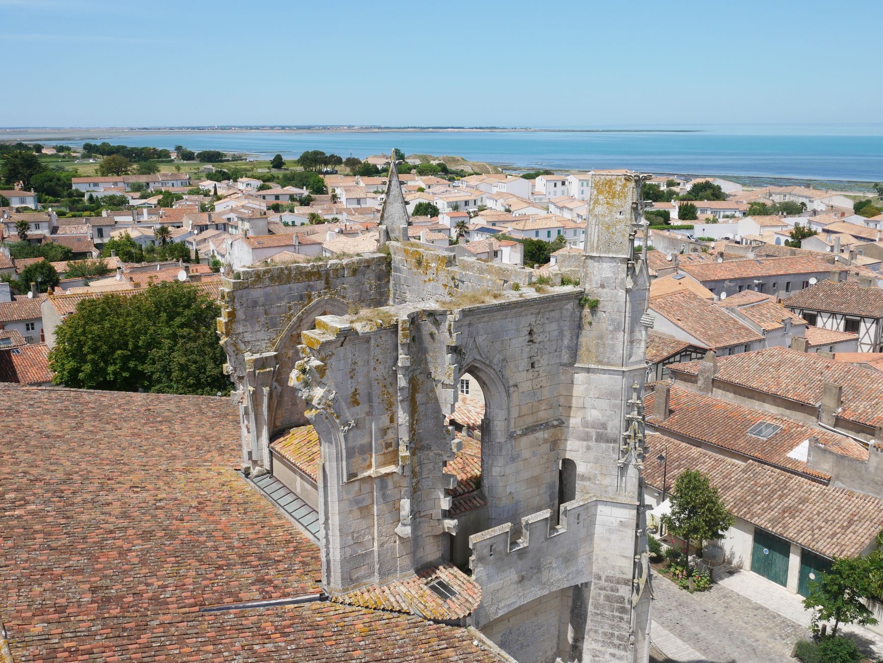 Bâchage de toiture équipe à Meaux